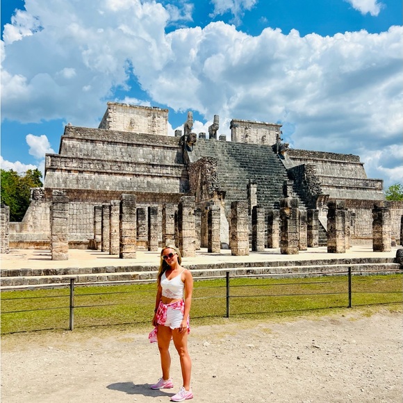 Meet your Posher, Makilina 💕 - Picture 3 of 7